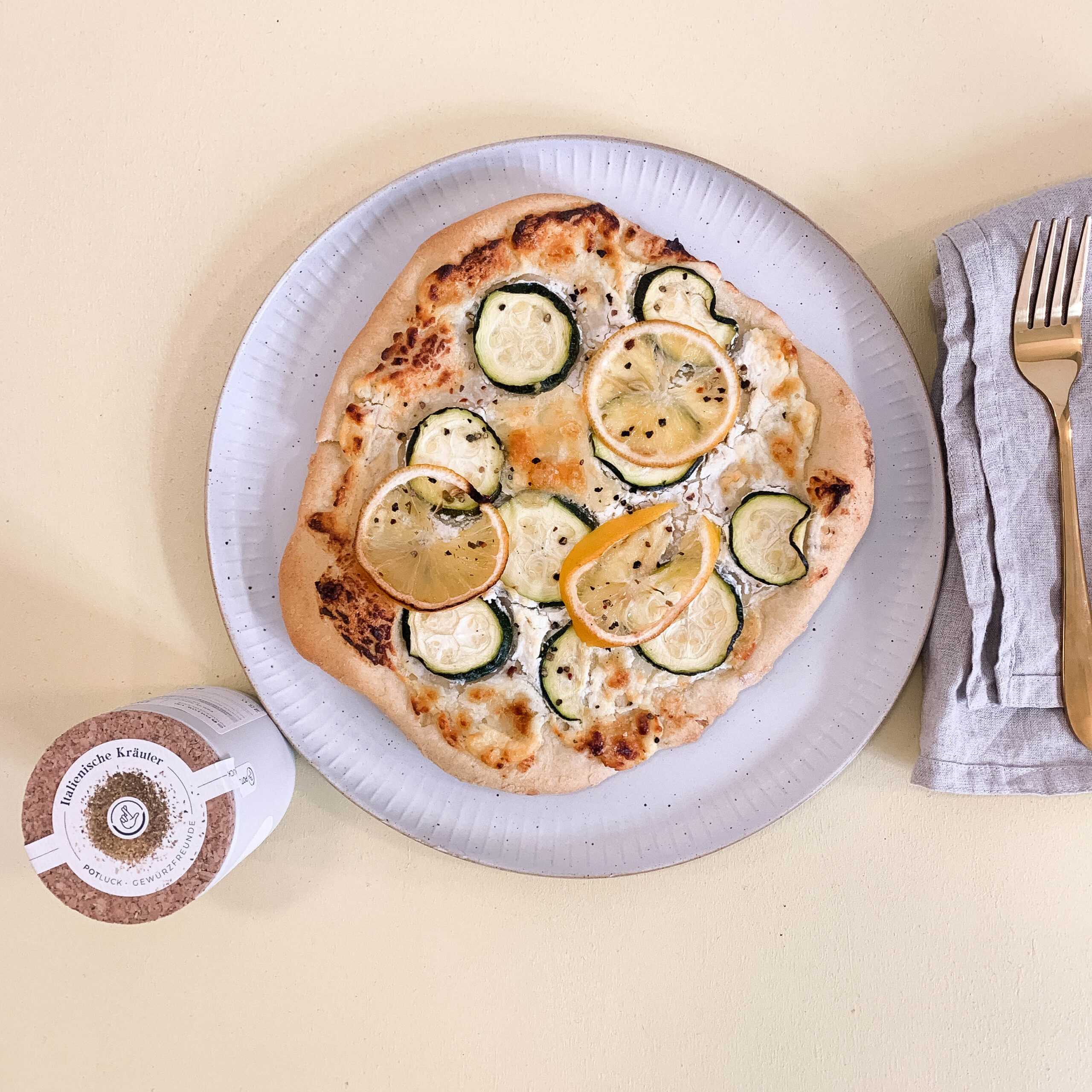 Pizza Bianca mit Zucchini und Zitronen-Bild